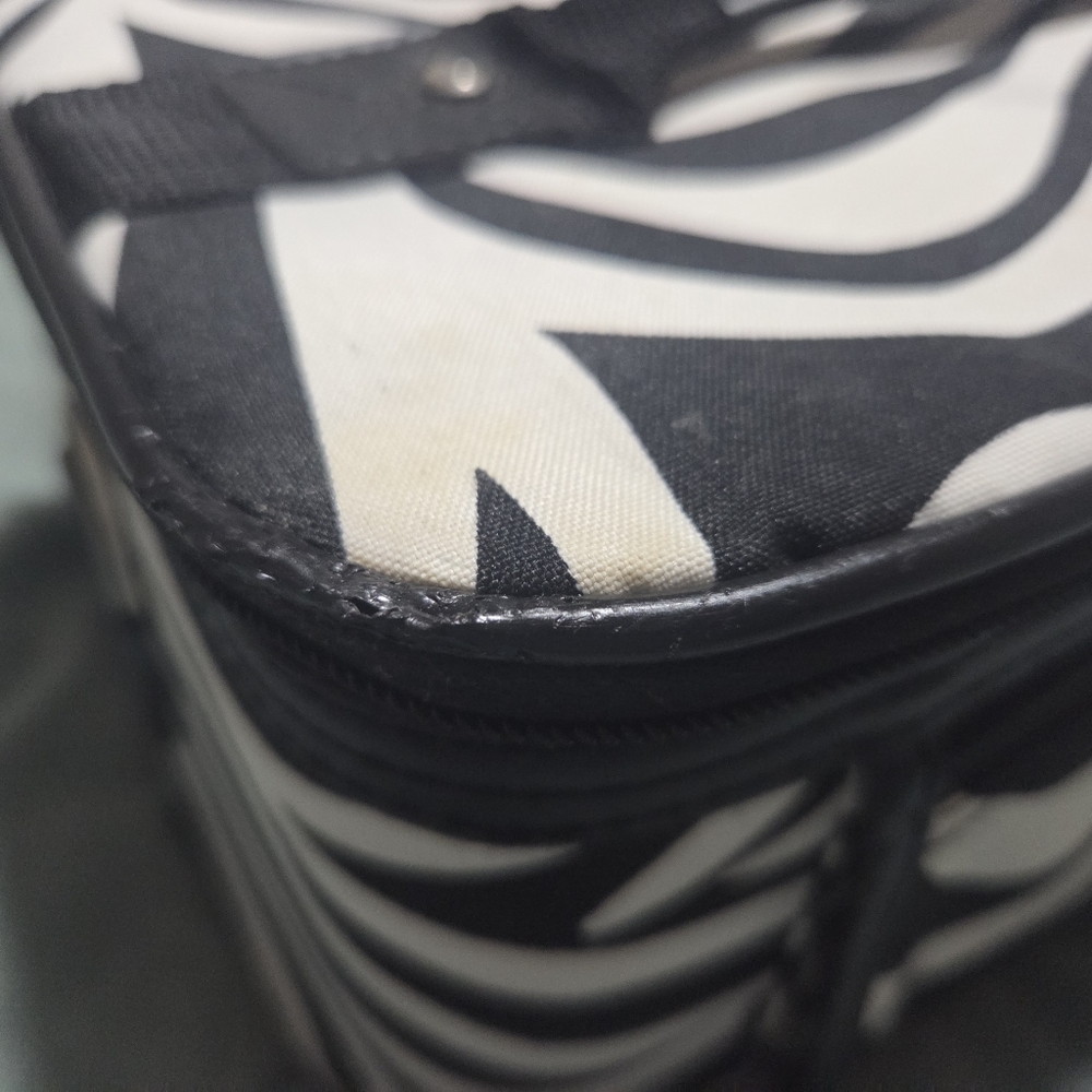 15PC SET ZEBRA PRINT GIFTS (INCLUDING JEWELRY, TRAIN CASE & ESTEE LAUDER BAG!) - Picture 3 of 6